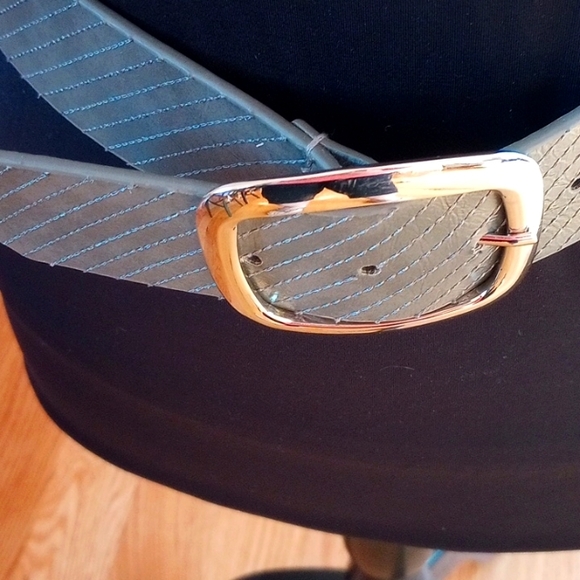 New York & Company Women's (Elasticized )Belt, Size: S/M,Gray NWT,Silver buckle - Picture 3 of 6